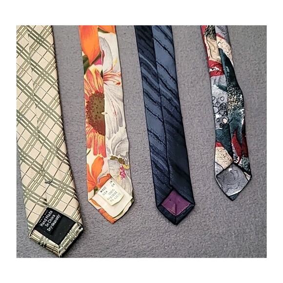 Lot of 4 Men’s Vintage Neckties Floral Striped Geometric Silk Polyester GVC - Picture 3 of 3
